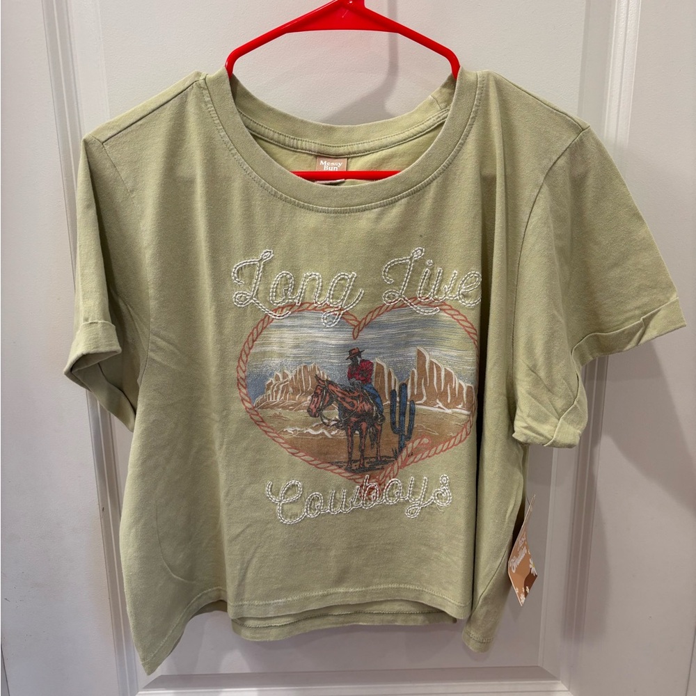 NWT Messy Bun Just Chillin cropped  Cowboy Graphic T-Shirt - XS